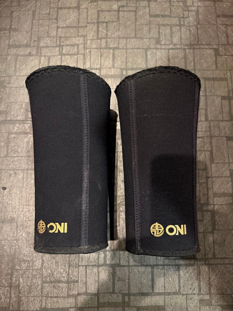 ONI ニースリーブPRO A級品　サイズM