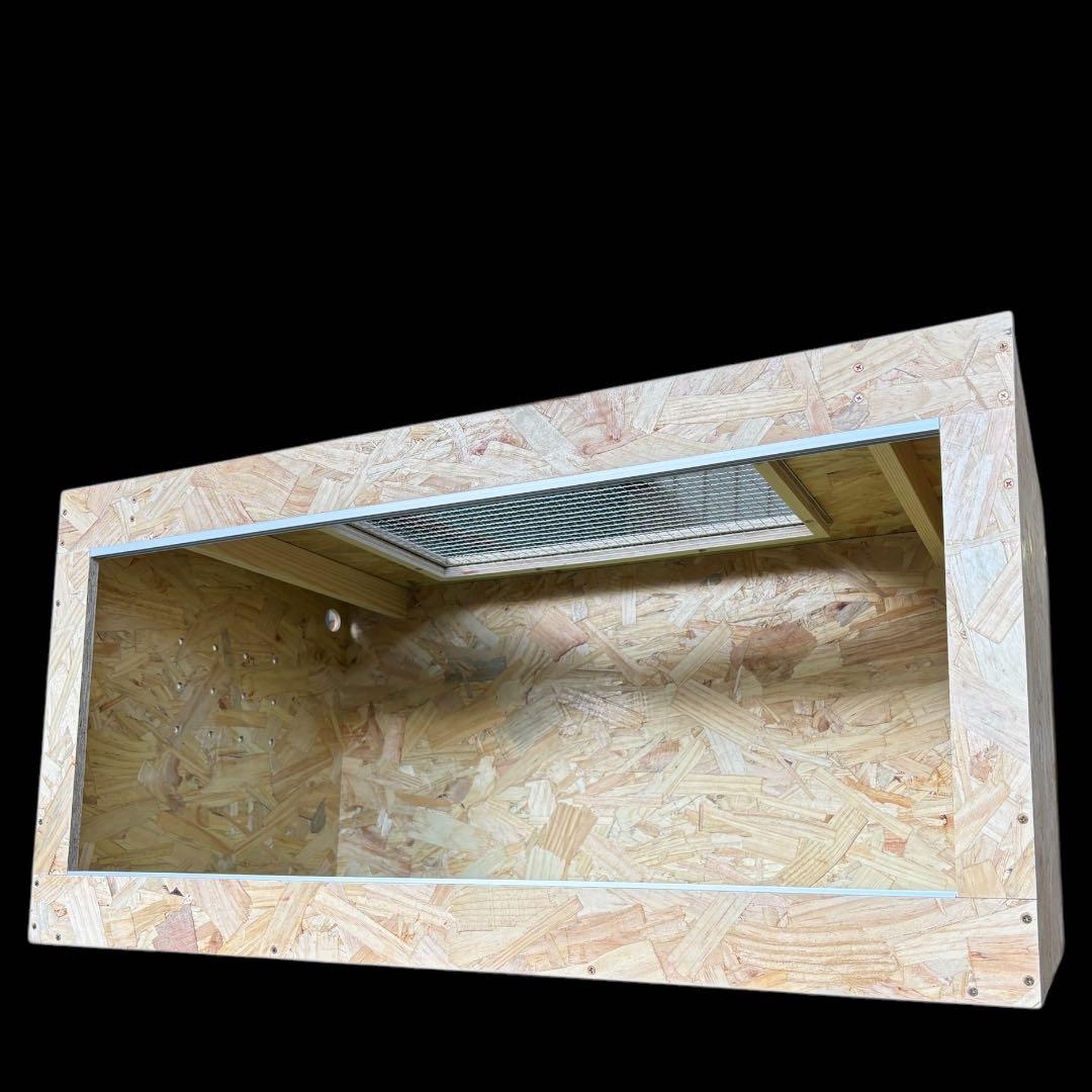 爬虫類ケージ 75×45×40㎝ 配線穴、付け木　左