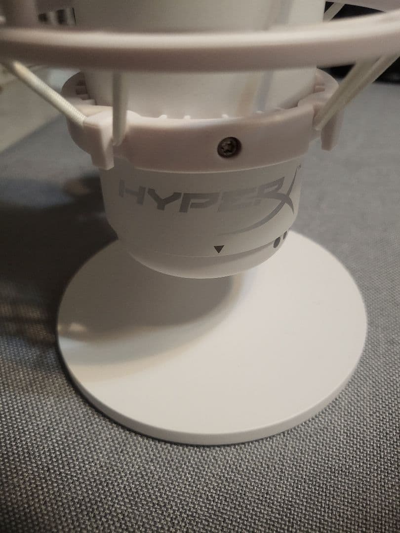 し*ん様 【美品】HYPERX QUADCAST S ホワイト PCマイク 配信