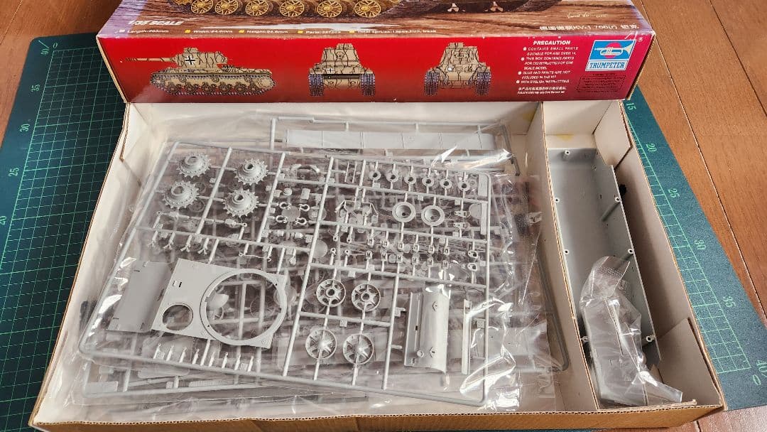 トランペッター 1/35 KV-2先行量産型、KV-2重戦車改、KV-1重戦車改