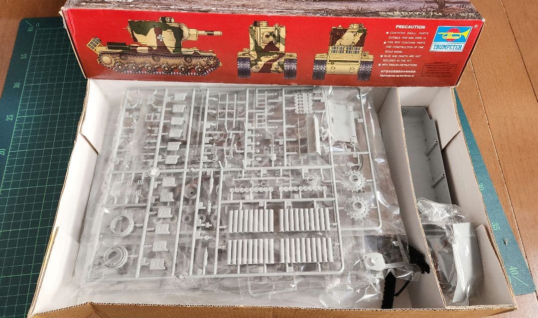 トランペッター 1/35 KV-2先行量産型、KV-2重戦車改、KV-1重戦車改