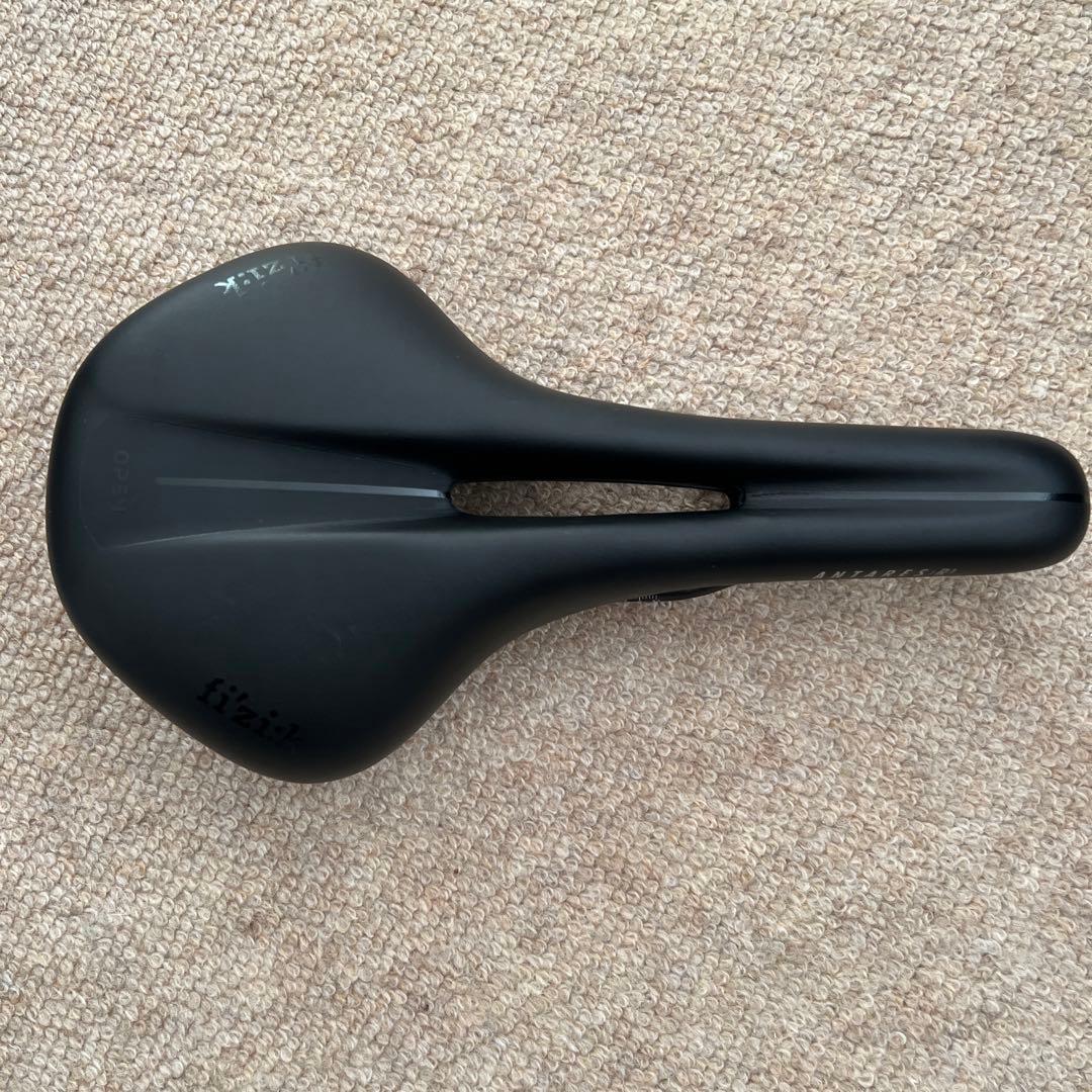 Fizik Antares R3 OPEN Kium サドル @お値下げ中！