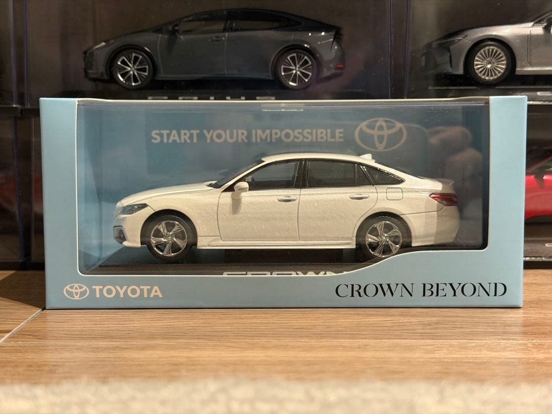 TOYOTA CROWN カラーサンプルカー