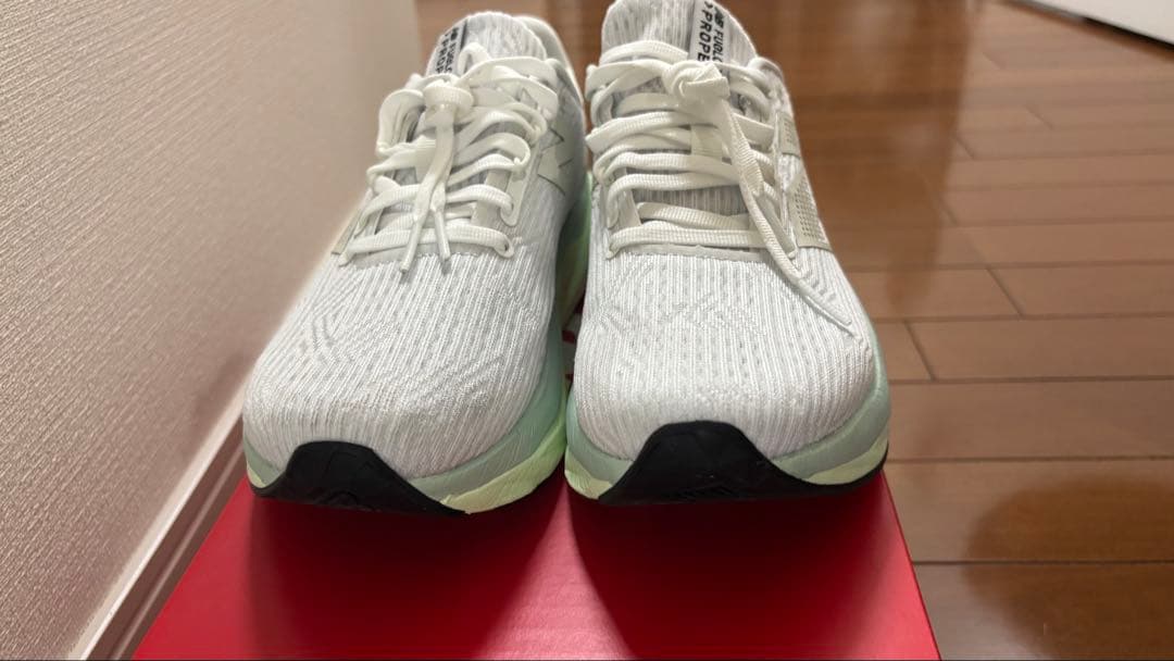 New Balance FuelCell トレーニングシューズ軽量 クッション性