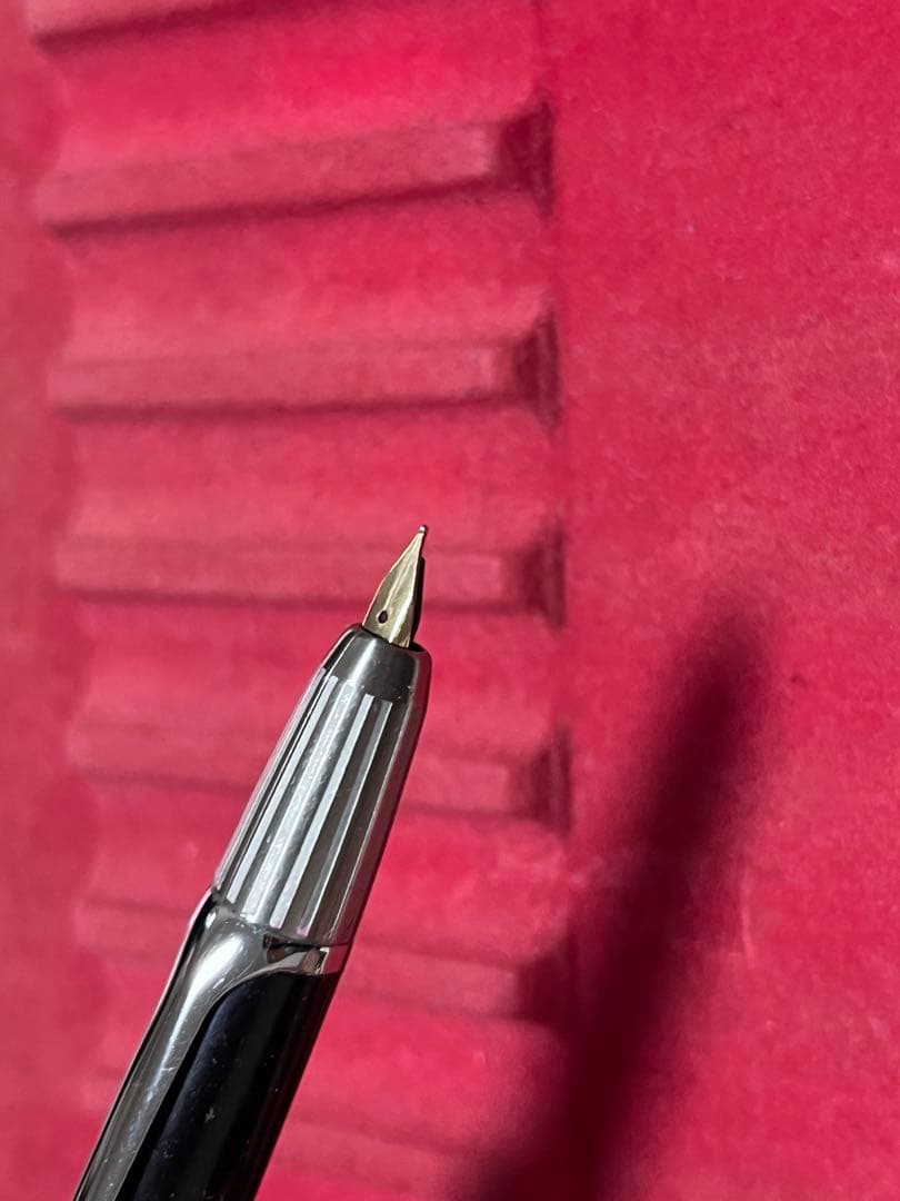 pilot キャップレス 白蝕刻 F
