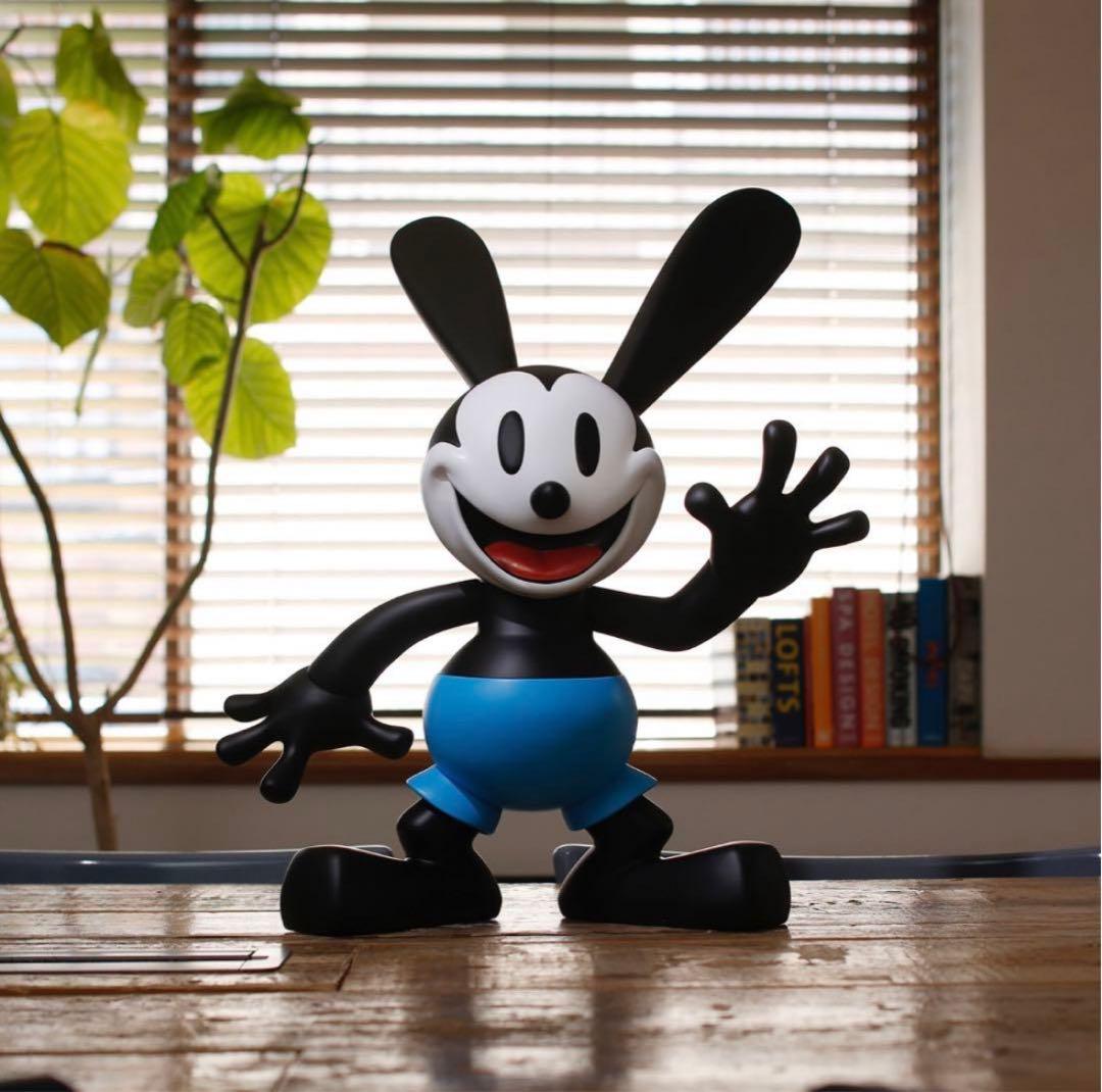 Disney100 周年　オズワルド　ビッグソフビフィギュア　海洋堂　ディズニー
