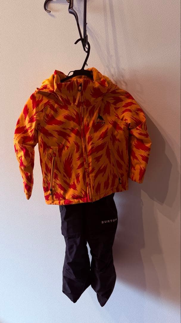 Burton 子ども用スノーボードウェアセット　4T