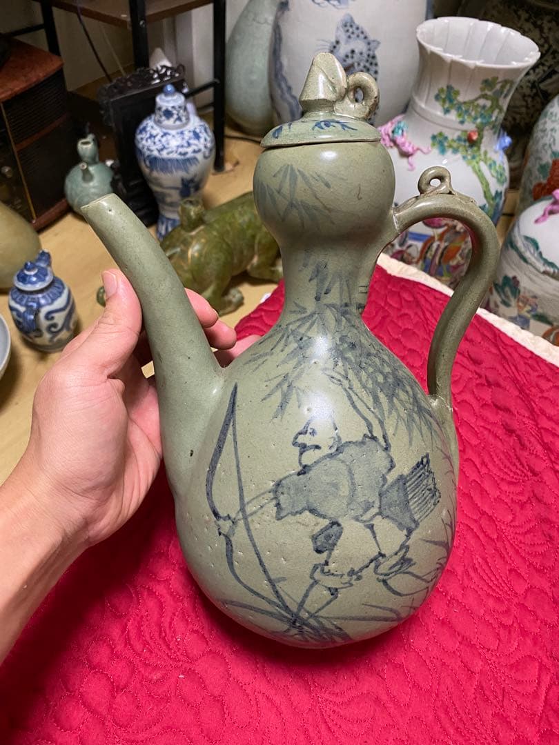 韓国　陶器製水差し 動物と竹の絵柄