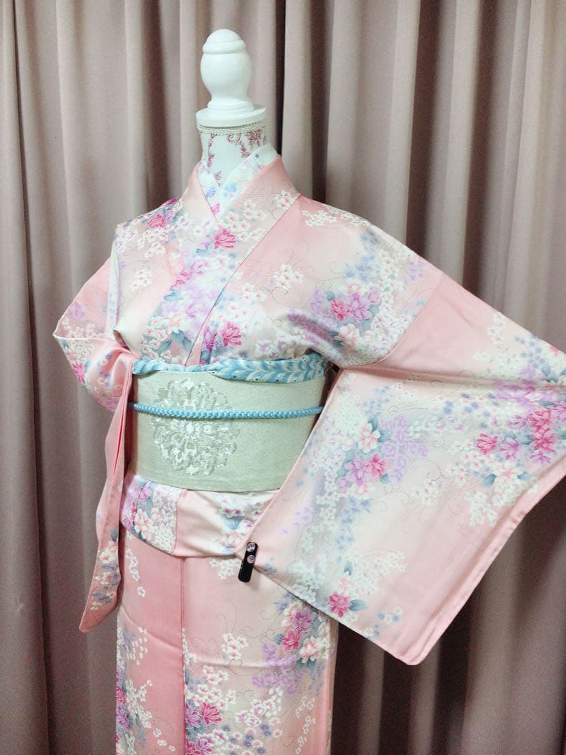 小花が可愛いピンクの小紋