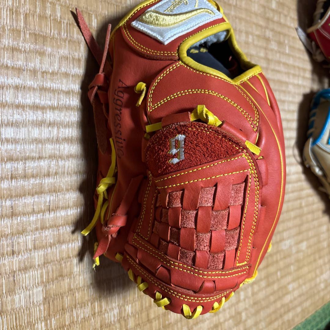 グローブ R