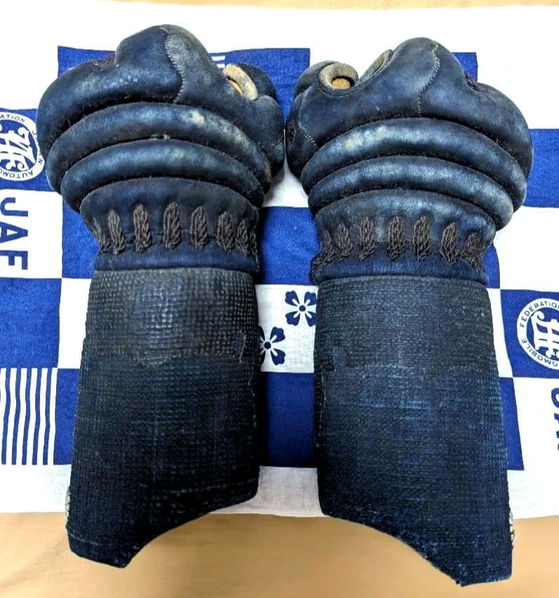 甲手