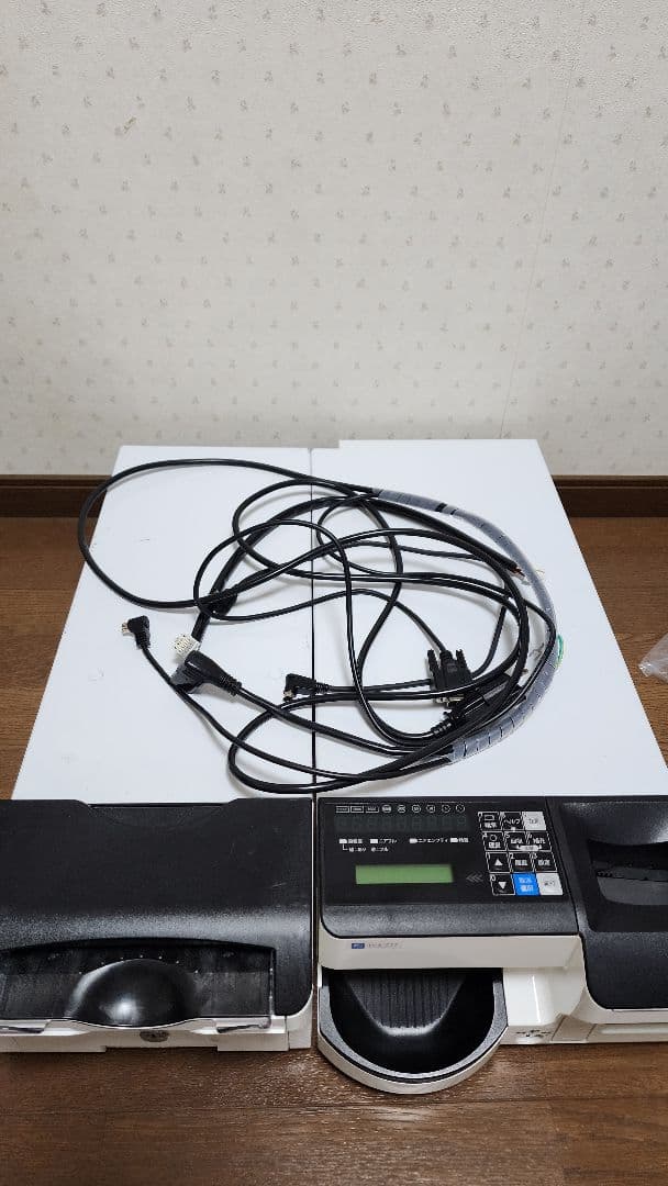 【新紙幣不可-新硬貨対応】自動釣銭機　富士電機　ECS-777