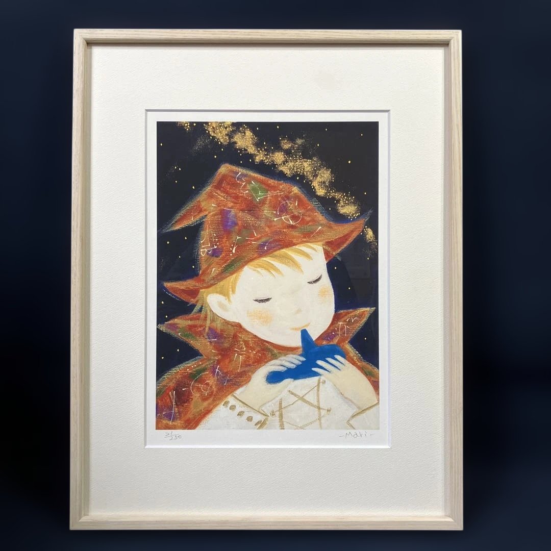 版画　前田麻里「オカリナを吹く少年」