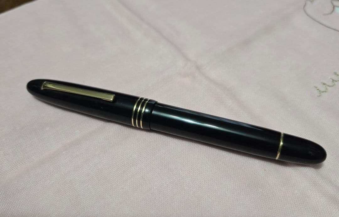 OMAS　MoMA型　万年筆 金色のリング付き