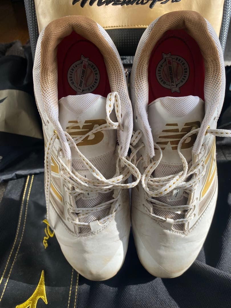 New Balance 野球スパイクシューズ ホワイト/ゴールド　サイズ28