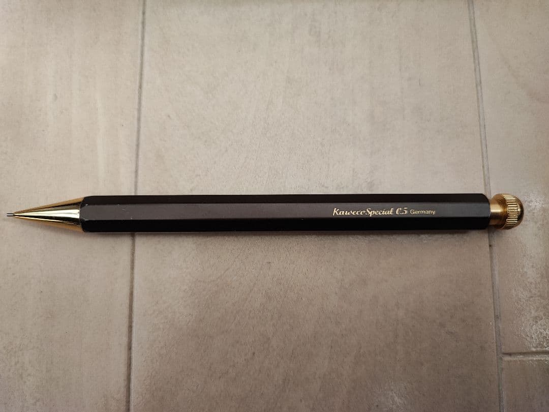 伊東屋限定　カヴェコスペシャル オリーブブラウン　ペンシル　0.5mm