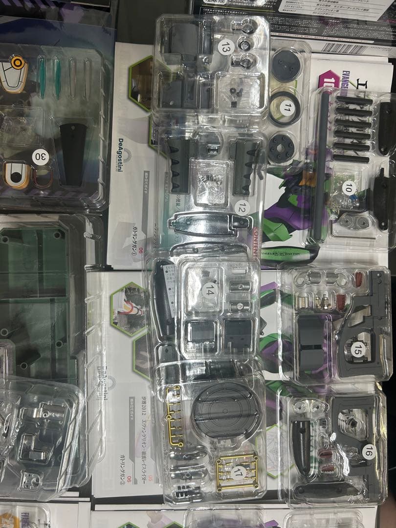 エヴァンゲリオン初号機 未組立キット 金属製最終値下げ