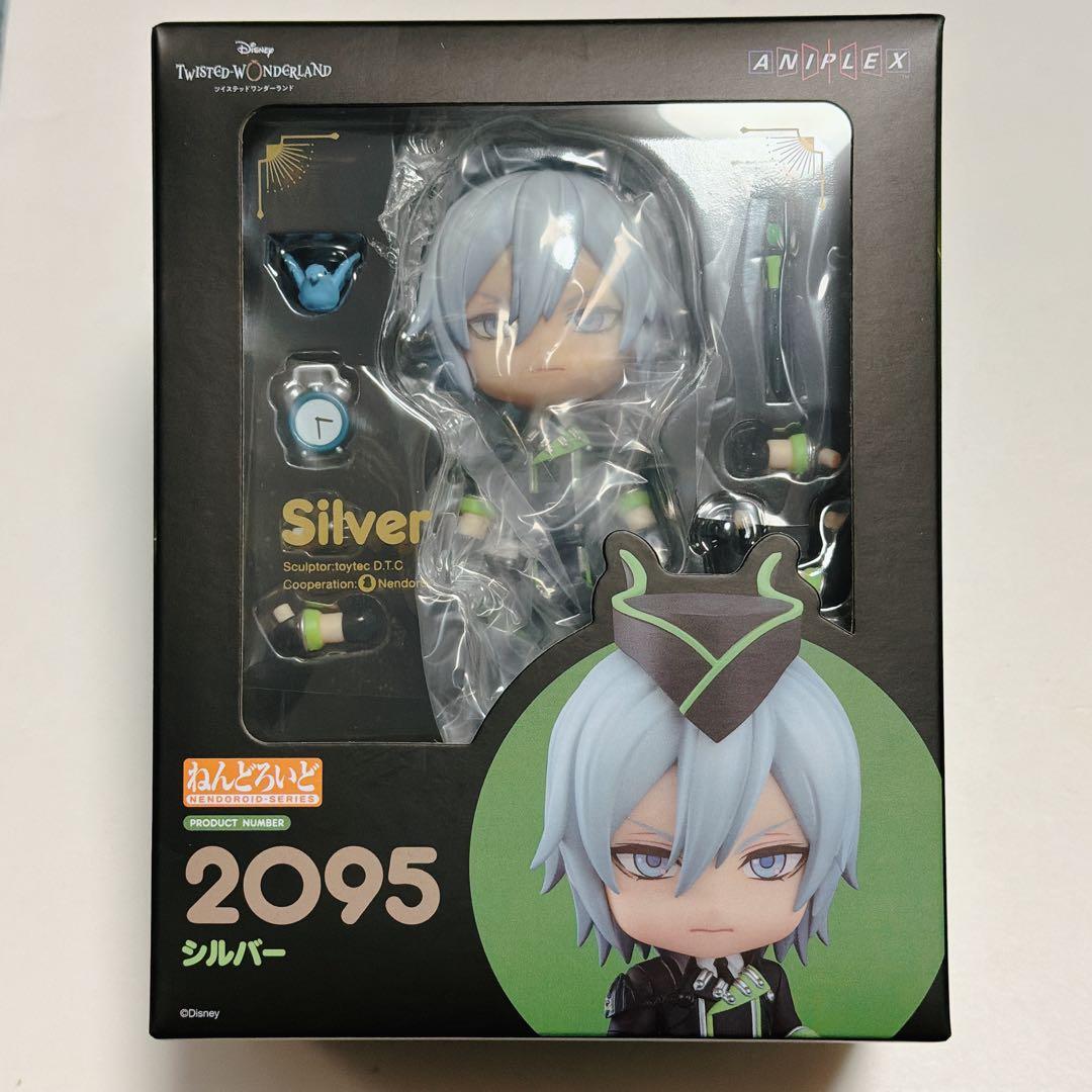 2/15まで　【新品未開封】ツイステ ねんどろいど シルバー 缶バッジ付き