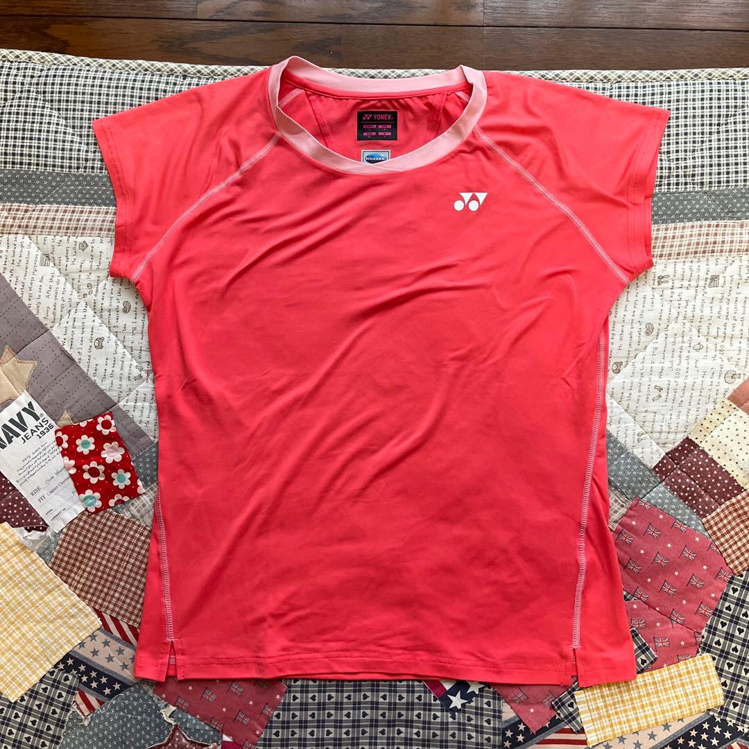 YONEX テニスウェアピンク Tシャツとベージュスカート