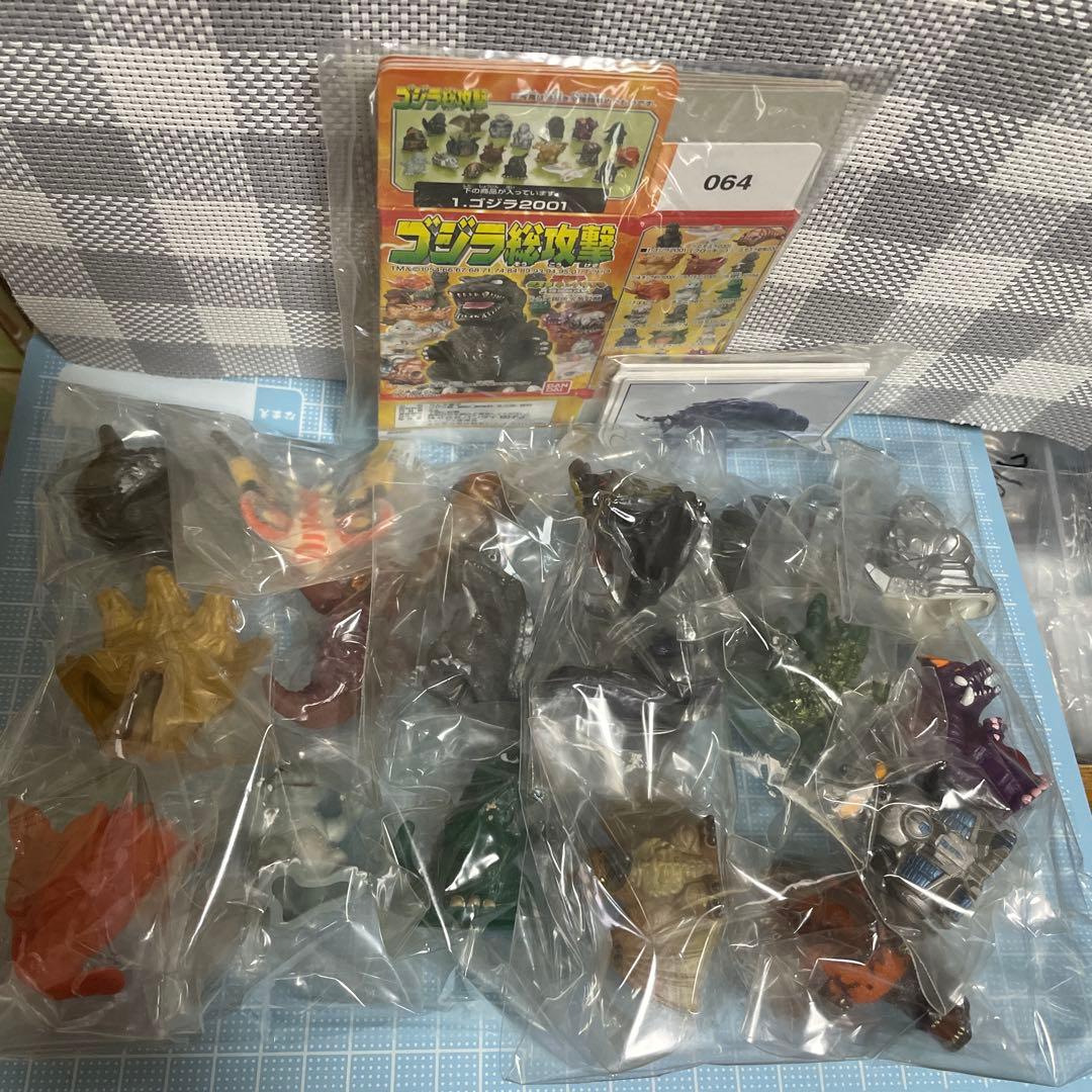 ゴジラ総攻撃 ソフビ 指人形 19種 セット メルカリ便