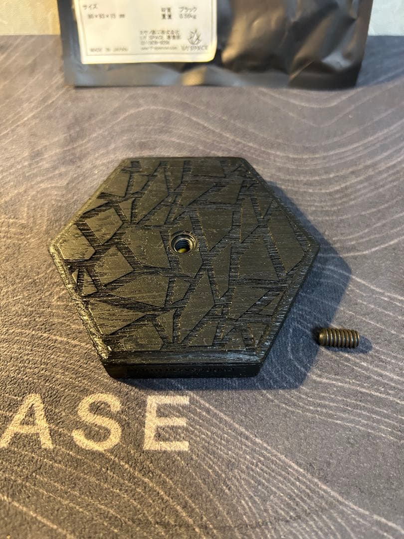 6KAKU STAND（ブラック）　1/f SPACE
