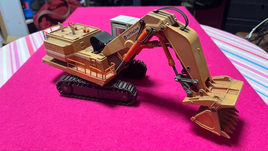 ヨネザワトイズ・ダイヤペット製 HITACHI エクスカベーター模型1/60