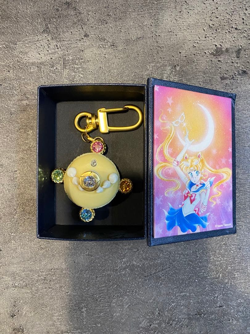 限定 Q-pot. セーラームーン 変身ブローチ マカロン キーホルダー