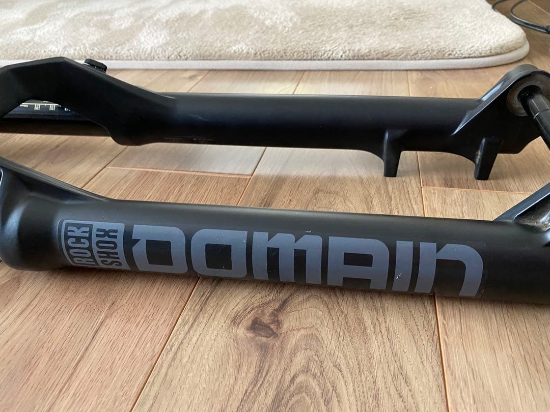 サスペンションフォーク・ロックショックスdomain R180mm