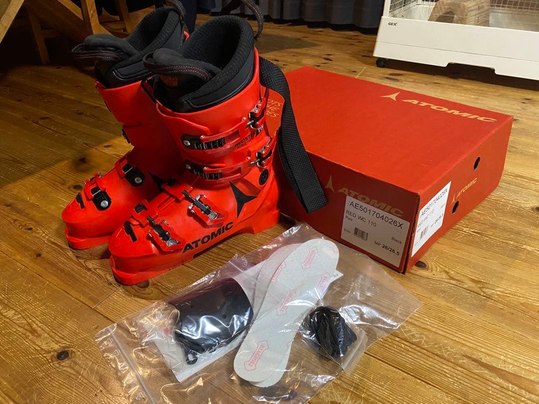 ATOMIC REDSTER 110 男性用スキーブーツ