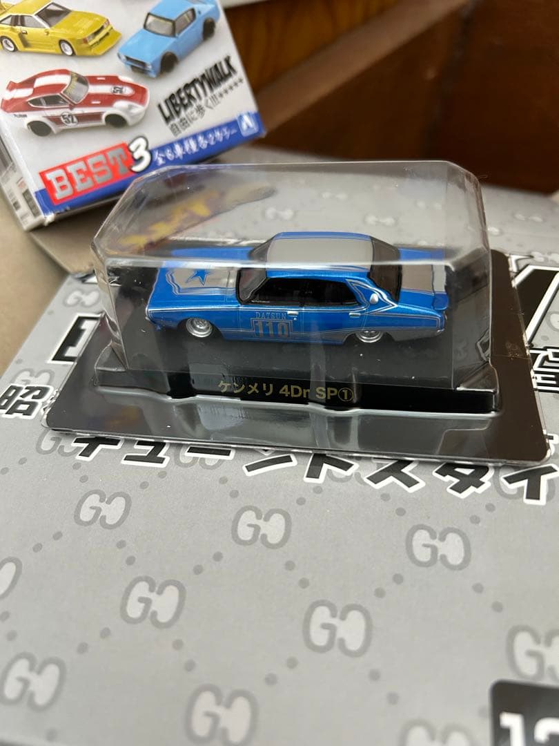 グラチャン　ケンメリ4Dr SP01 ミニカー 1/64 アオシマ