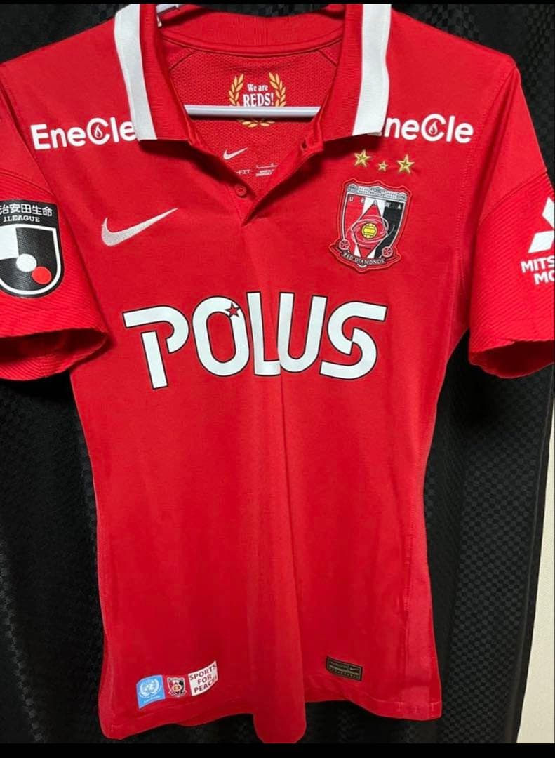 浦和レッズ　2022 オーセンティック　ユニフォーム　モーベルグ　10番