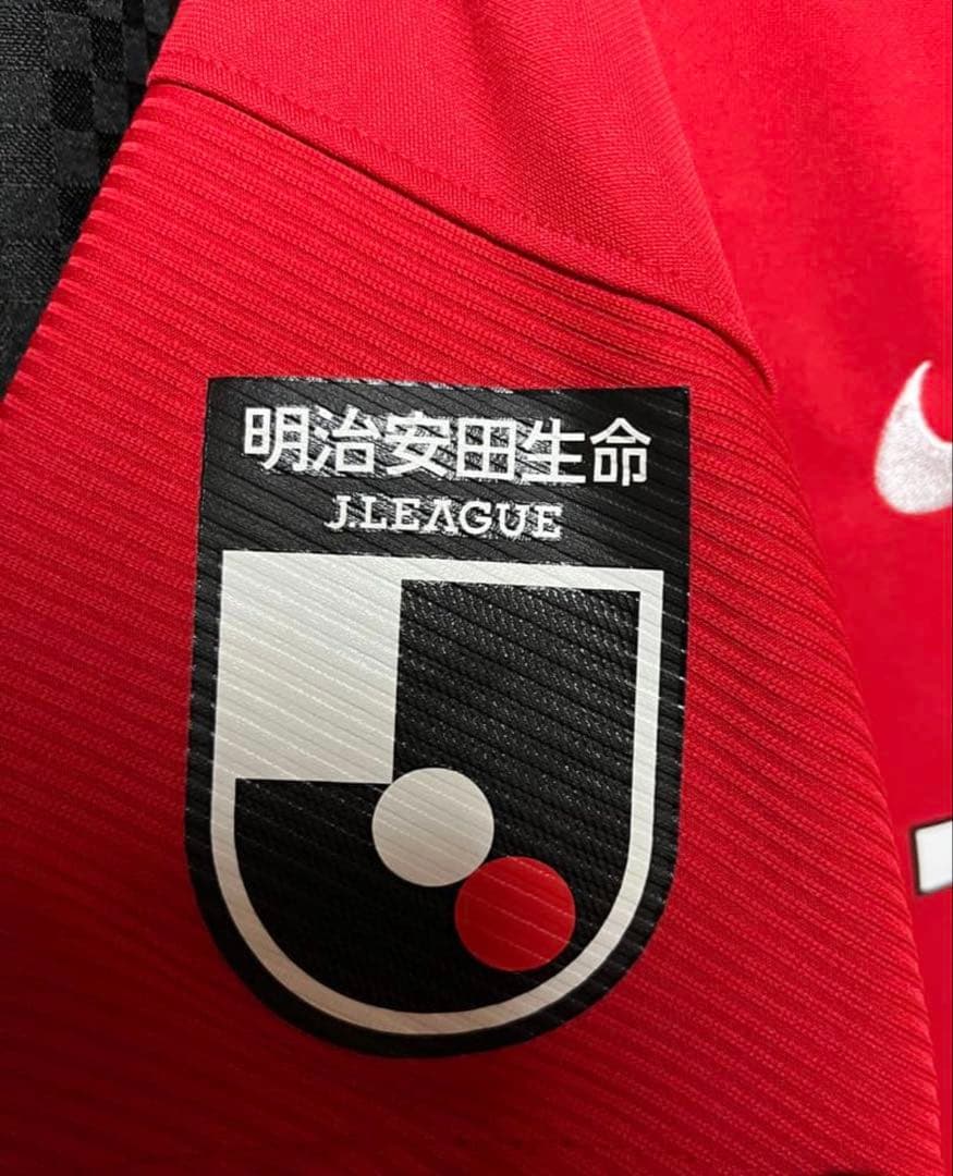 浦和レッズ　2022 オーセンティック　ユニフォーム　モーベルグ　10番