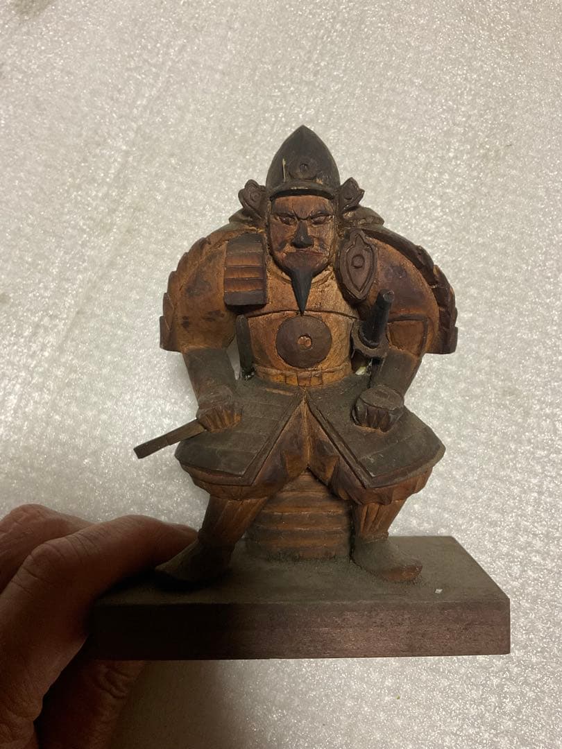 古武士の木彫り像【年代物アンティーク／岡山県加茂町にて仕入れ品】。