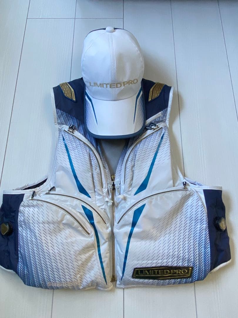 LIMITED PRO フィッシングベストとキャップセット