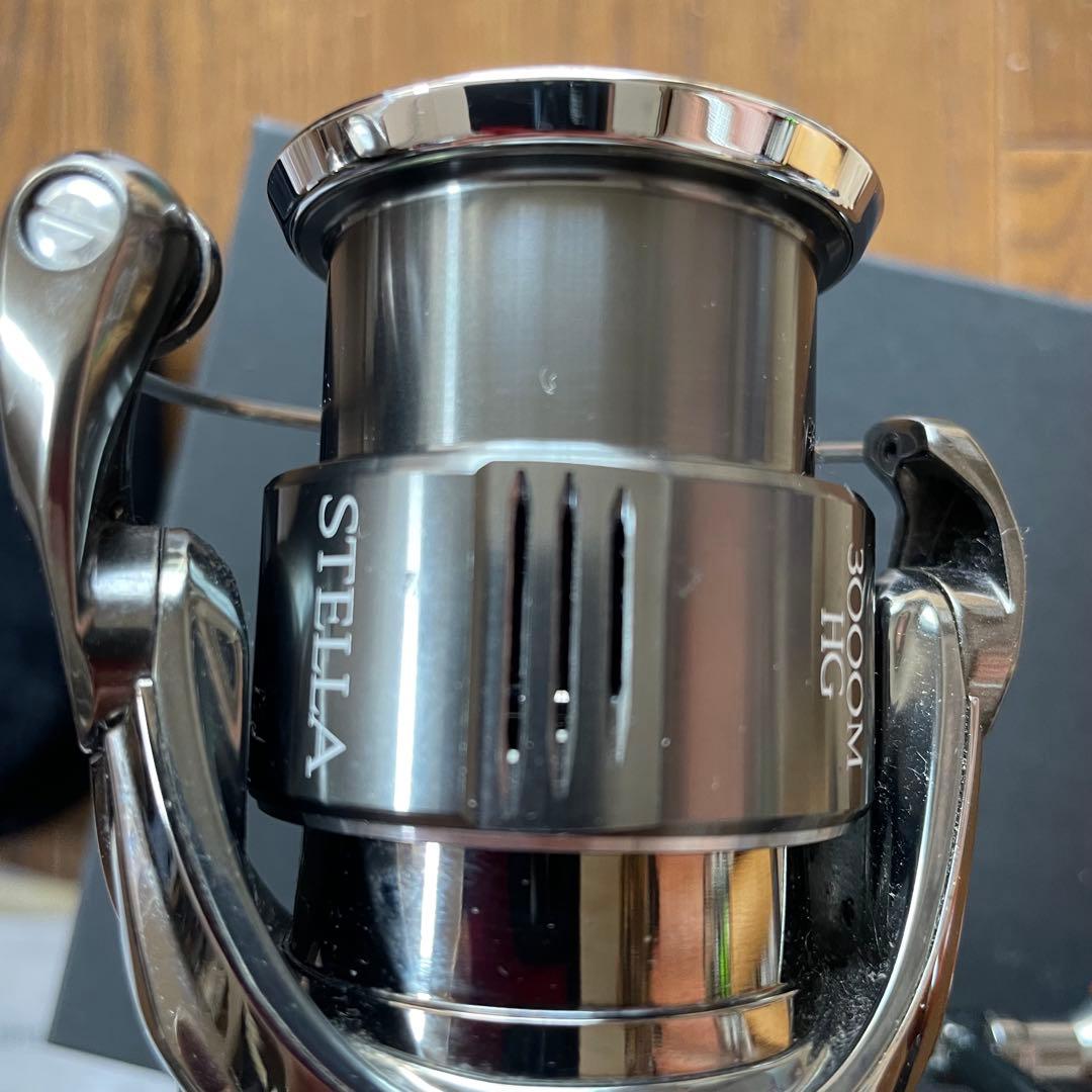 シマノ　22ステラ3000MHG ウッドノブ無し