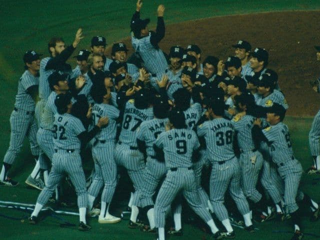 懐かしい阪神タイガース歴代優勝メンバー＆歴代優勝チャンピオンフラッグ＆胴上げ