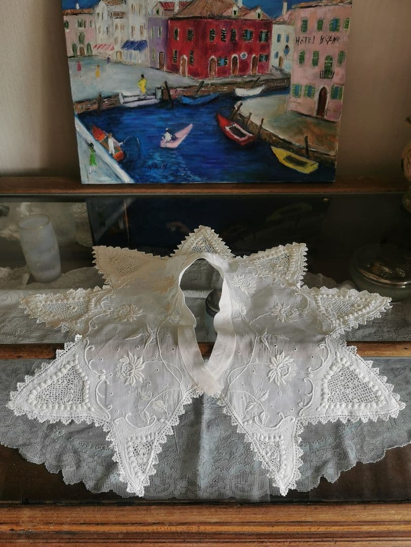 アンティークフランス 9片の花弁 アイレット＆薔薇盛上げ刺繍 クロシェ編み付け襟