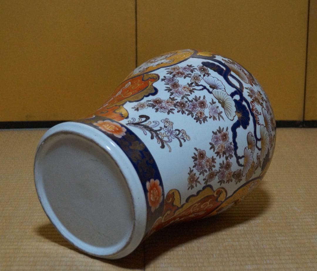 時代伊万里焼 金欄手様式手描き金彩色絵『獅子花唐草牡丹図』窓絵大型沈香壺 飾り壷