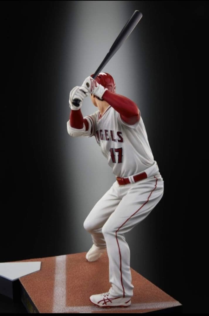 大谷翔平ローソン限定プレミアムフィギュア投、打.2体セット