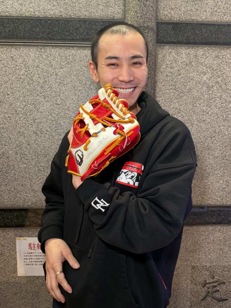 た*ま様 山ちゃん　グローブ　サイン入り【撮影で使用】