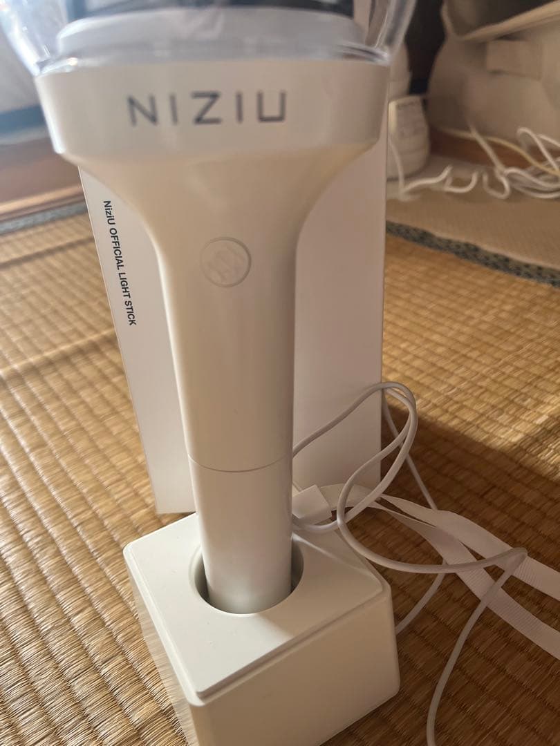 w*n様 NIZIU LEDペンライト 充電スタンド付き