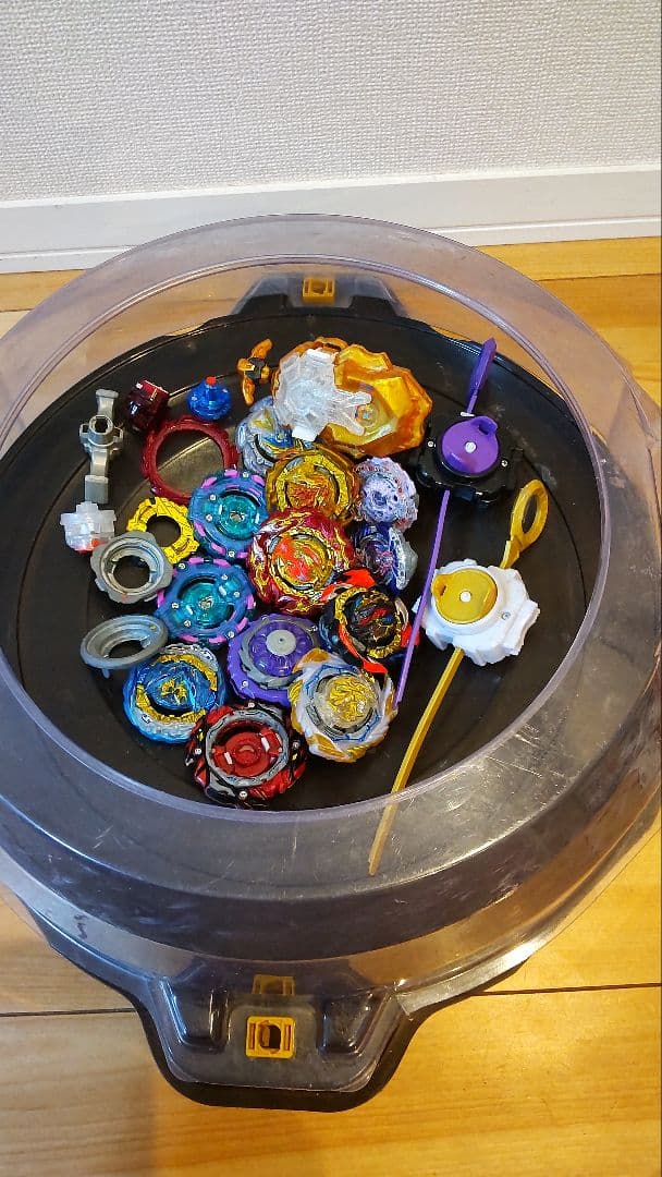 ベイブレードバーストセット 多数のレイヤーと付属品　スタジアム付き