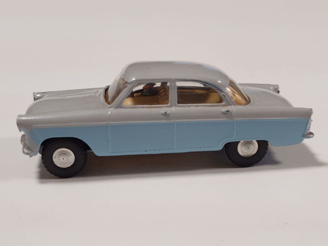 ミニカー SPOT - ON FORD ZODIAC with light
