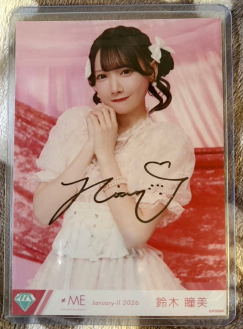 ≠ME ノイミー 鈴木瞳美 直筆サイン入り生写真 きゅんかわ人生 チュウ