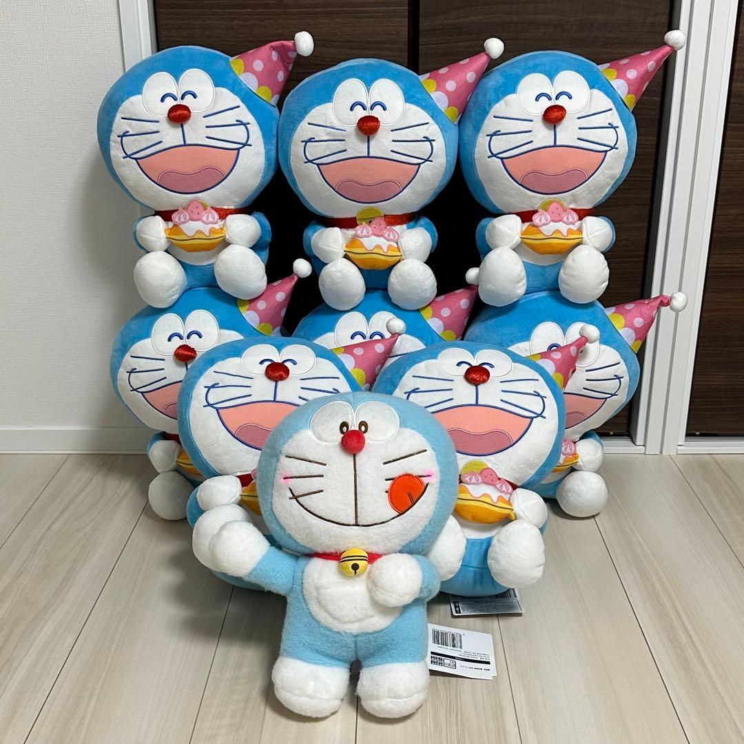 ドラえもん　お誕生日BIGぬいぐるみ8個　赤いほっぺLぬいぐるみ1個