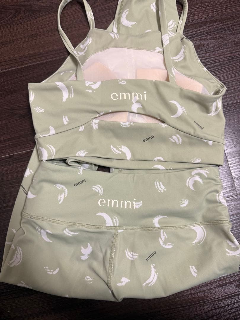 ■emmi yoga MOON柄　エミヨガ　ブラトップ　Sサイズ　ライム