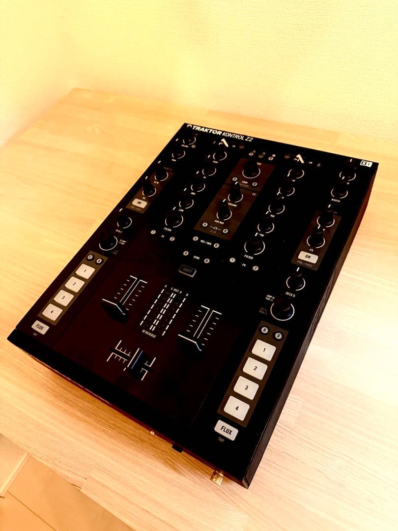 TRAKTOR Z2 DJミキサー