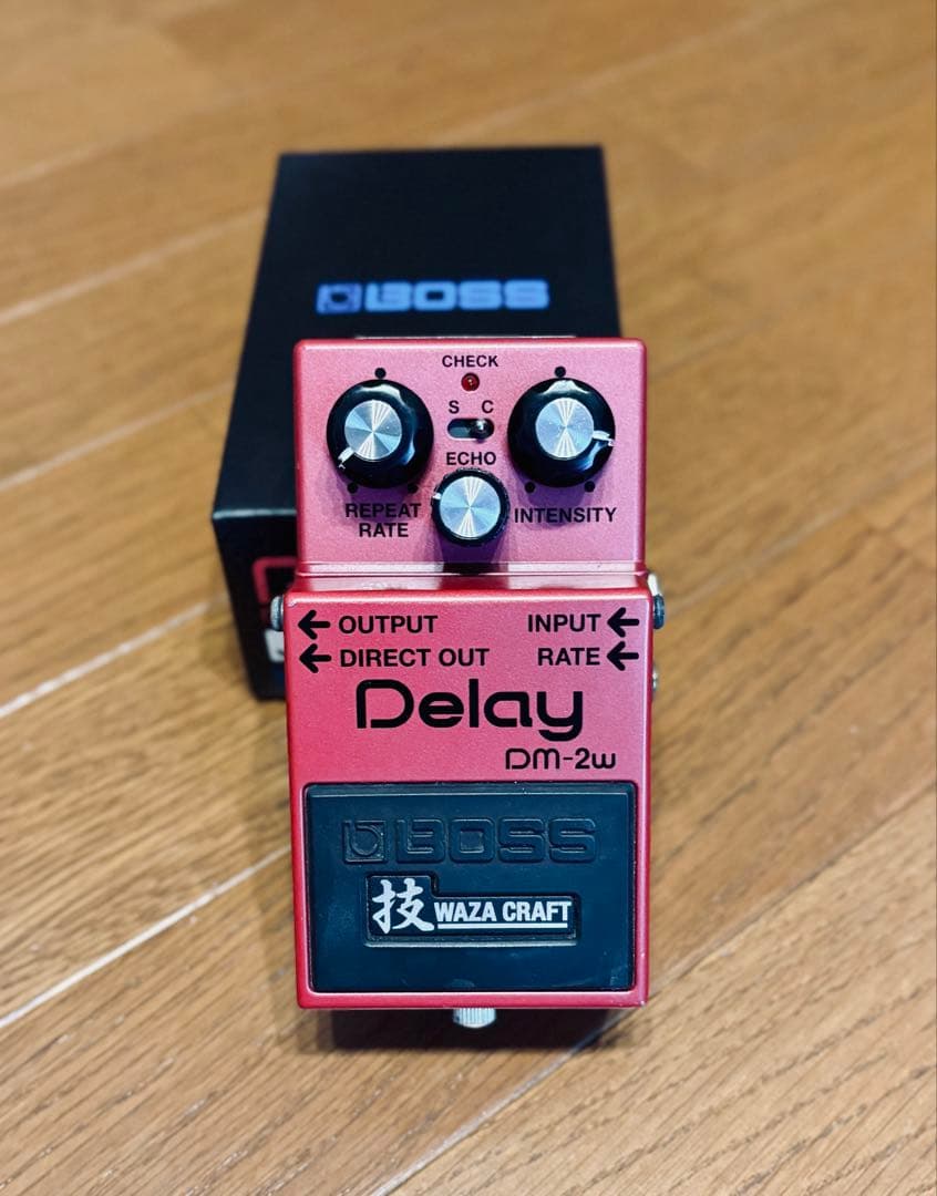 BOSS DM-2w 2年保証あり　箱付き　デジタルディレイ　技　WAZA