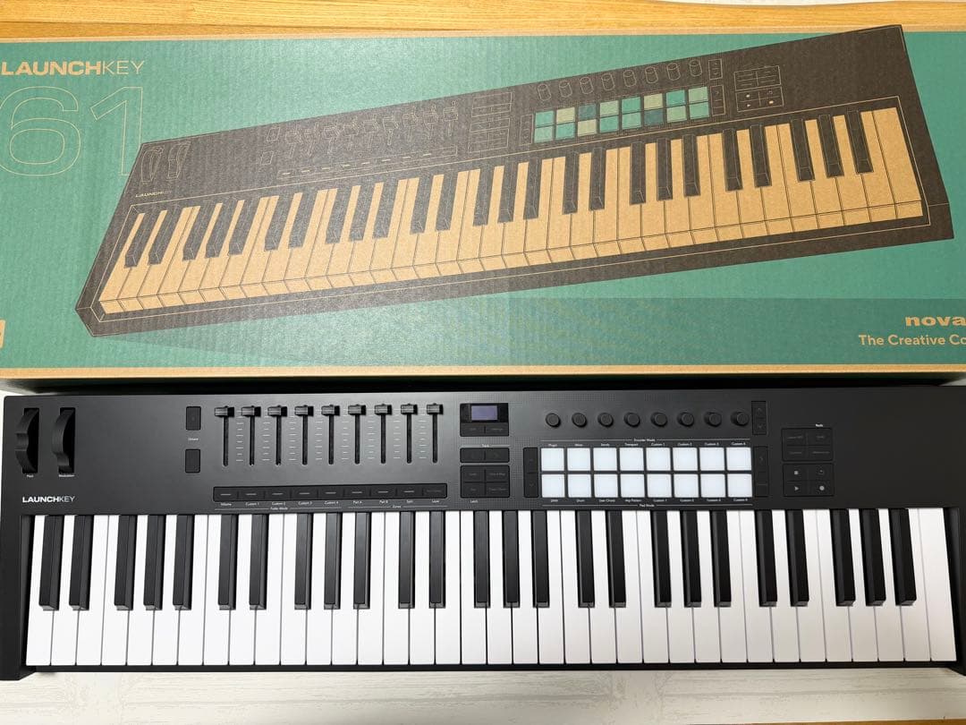 Launchkey 61 MIDIキーボード