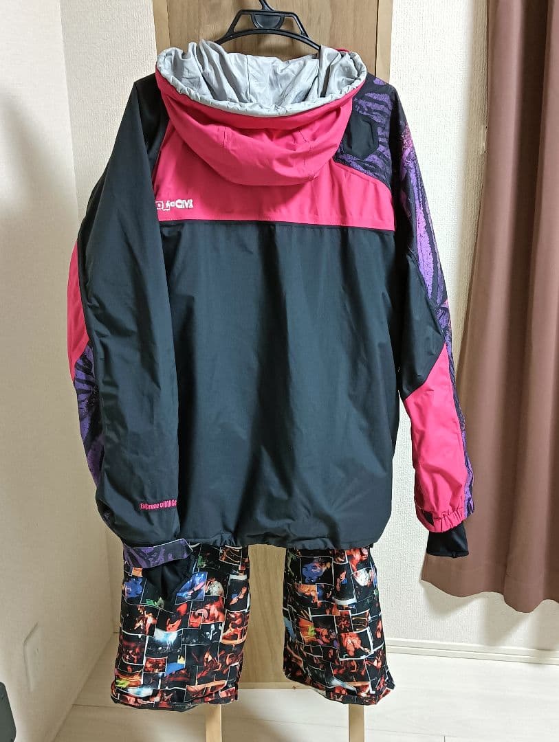 Volcom スノーボードウェア 黒/ピンク